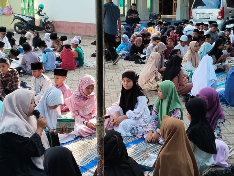 Kegiatan Membaca Al-Qur’an di SDN 1 Arjasa Setiap Hari Jumat