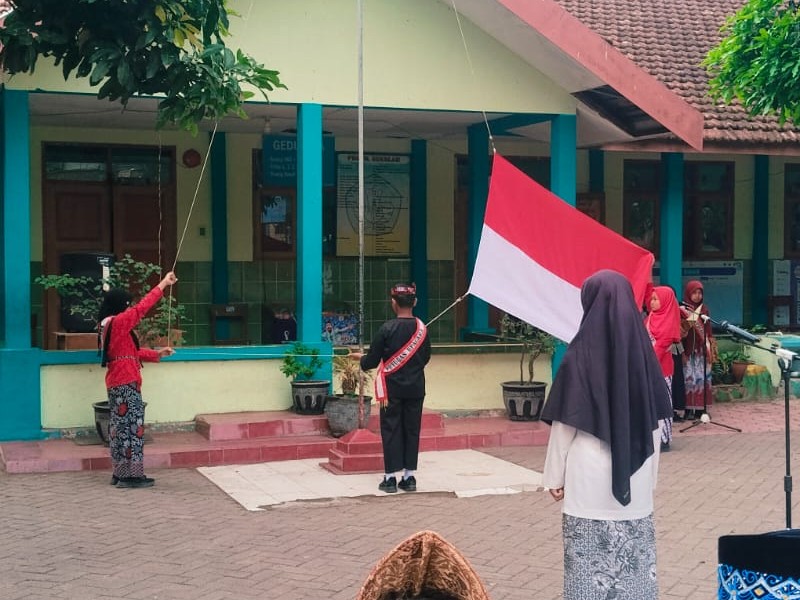 SDN 1 Arjasa Gelar Upacara Khidmat Peringati Hari Pahlawan 2025