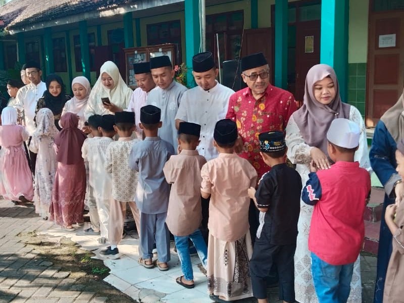 Hari Pertama Masuk Sekolah, SD Negeri 1 Arjasa Gelar Halal Bihalal